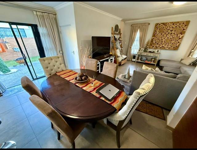 3 BEDROOM HOUSE FOR SALE IN THATCHFIELD